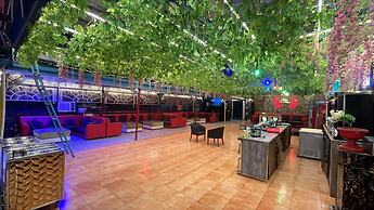 Le-Leisure Hotel