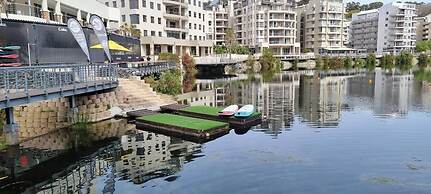 Waterfront Deco Apartment 2 Sleeper Lake Views