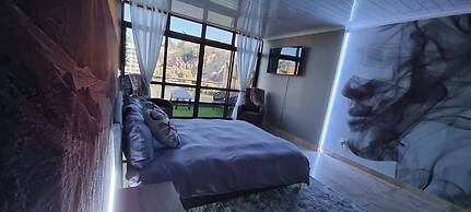 Waterfront Deco Apartment 2 Sleeper Lake Views
