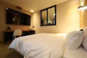 Hotel Kkulbam Stay