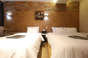 Hotel Kkulbam Stay