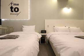 Hotel Kkulbam Stay