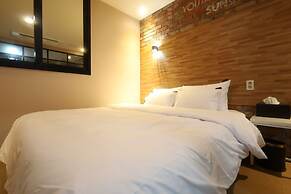 Hotel Kkulbam Stay