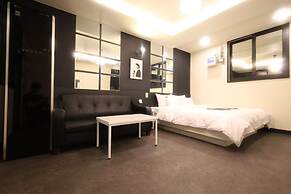 Hotel Kkulbam Stay