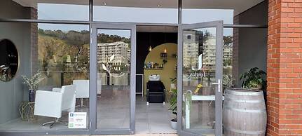 Modern Sleeps 2 Apartment Waterfall Views