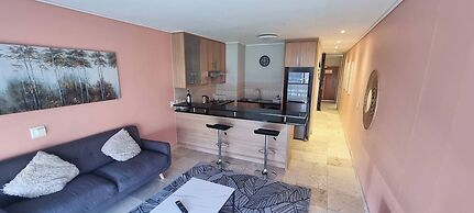 Modern Sleeps 2 Apartment Waterfall Views
