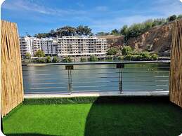 Modern Sleeps 2 Apartment Waterfall Views