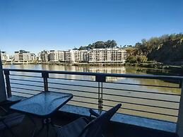 Modern Sleeps 2 Apartment Waterfall Views