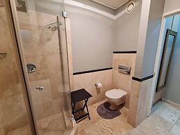 Modern Sleeps 2 Apartment Waterfall Views