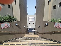Modern Sleeps 2 Apartment Waterfall Views