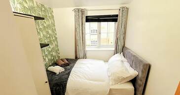 Stylish 2BR Apartment Parking PS5 Wifi