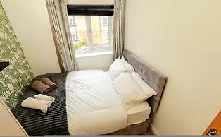 Stylish 2BR Apartment Parking PS5 Wifi
