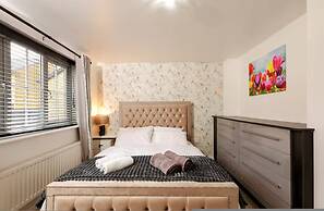 Stylish 2BR Apartment Parking PS5 Wifi