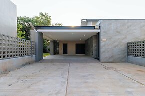 3BR Retreat in Quiet Luxury Area V307