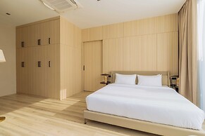 3BR Retreat in Quiet Luxury Area V307