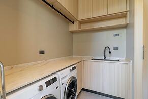 3BR Retreat in Quiet Luxury Area V307