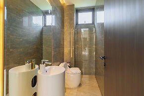 3BR Retreat in Quiet Luxury Area V307