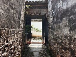 Wild Gaze Ancient Tea Sanctuary