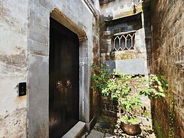 Wild Gaze Ancient Tea Sanctuary