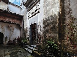 Wild Gaze Ancient Tea Sanctuary