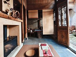 Wild Gaze Ancient Tea Sanctuary