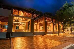 Paradise Bay Resort - Arugambay