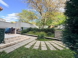 Kron Garden Retreat