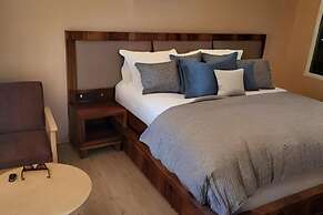 Hotel Dekiling by Eastlynn Collections
