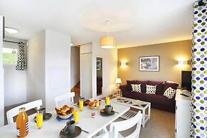 Spacious Coastal Duplex Cottage for 8