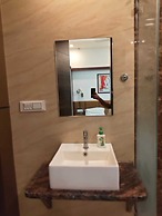 Crown Palace Hotel & Restaurant