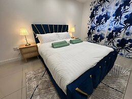 Stylish 2 Bed Flat Parking Sutton Coldfield