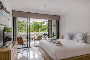 Easy Stay Pool Esplanade Views