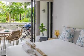 Easy Stay Pool Esplanade Views