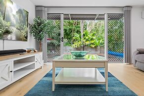 Clifton Beach Family Retreat With Pool
