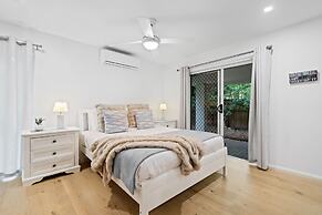 Clifton Beach Family Retreat With Pool
