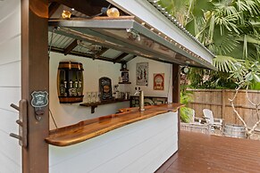 Clifton Beach Family Retreat With Pool