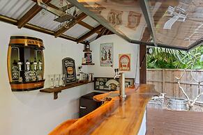 Clifton Beach Family Retreat With Pool