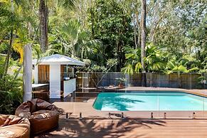 Clifton Beach Family Retreat With Pool