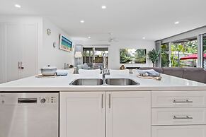Clifton Beach Family Retreat With Pool
