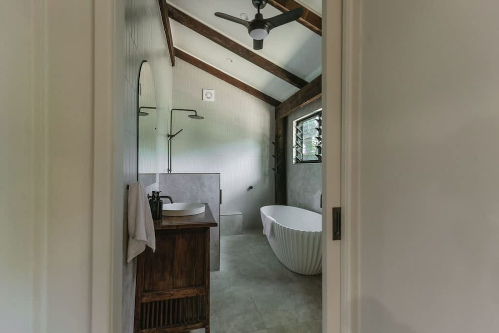 The Treehouse Rainforest Home w Pool