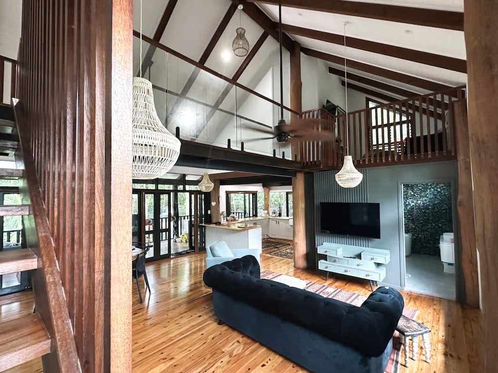 The Treehouse Rainforest Home w Pool