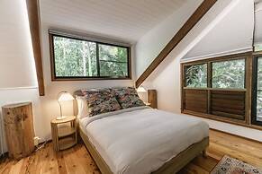 The Treehouse Rainforest Home w Pool
