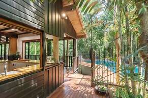 The Treehouse Rainforest Home w Pool