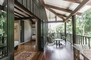 The Treehouse Rainforest Home w Pool
