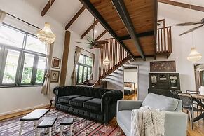The Treehouse Rainforest Home w Pool