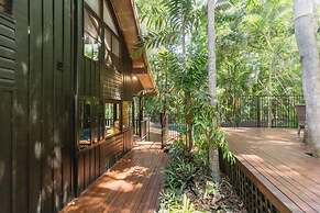 The Treehouse Rainforest Home w Pool