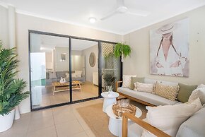 Spacious Retreat With Courtyard Resort Pool