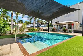 Spacious Retreat With Courtyard Resort Pool