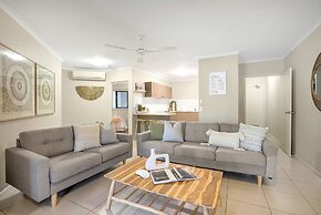 Spacious Retreat With Courtyard Resort Pool