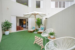 Spacious Retreat With Courtyard Resort Pool